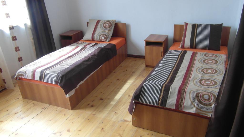 Gvirilas Sakhli Guest House Khashuri Quarto foto